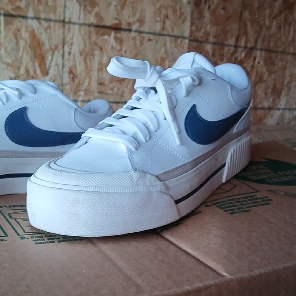 Nike DM7590-104 Court Legacy Lift Platform Sneakers Size 8 Womens Blue White - Picture 2 of 15